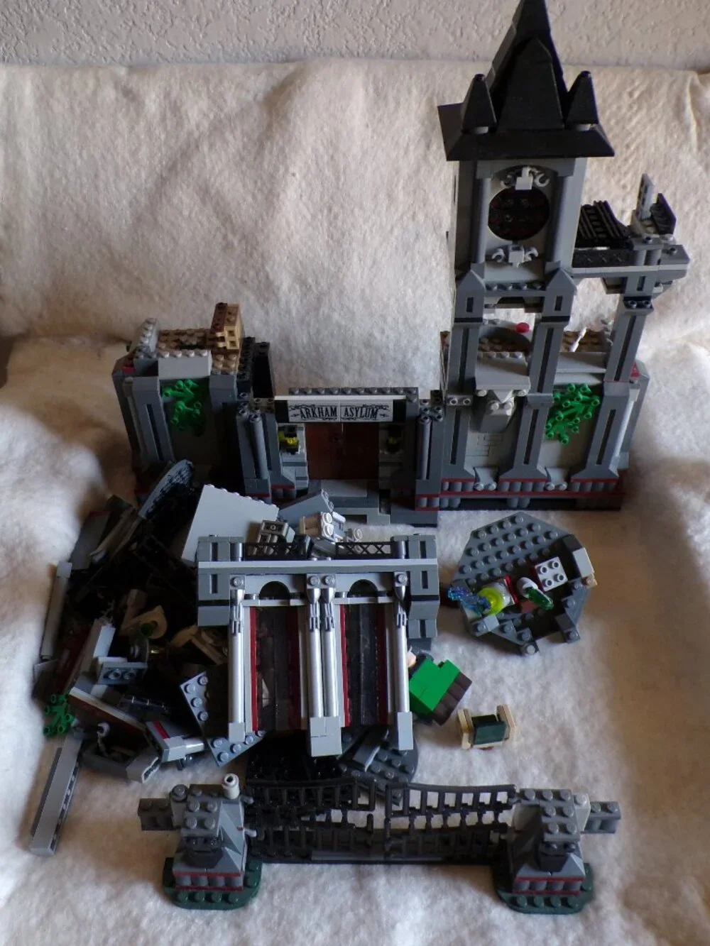 Arkham Asylum Breakout LEGO DC Comics Super Heroes: Batman: 10937